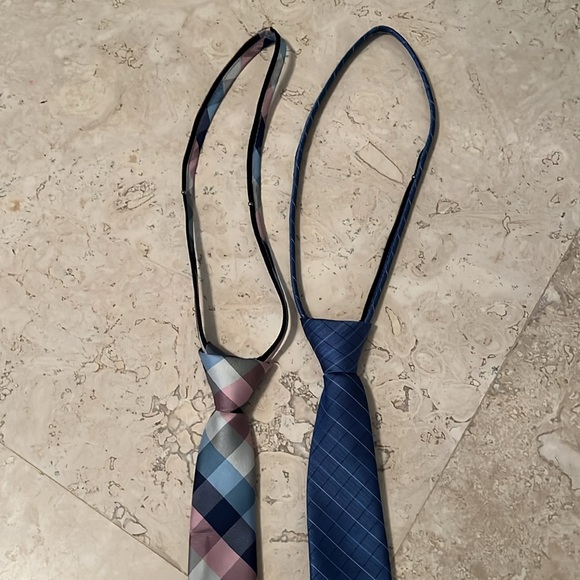 💕HP💕2 boys zipper tie bundle - 1 CK and 1 Tommy Hilfiger - Picture 4 of 4